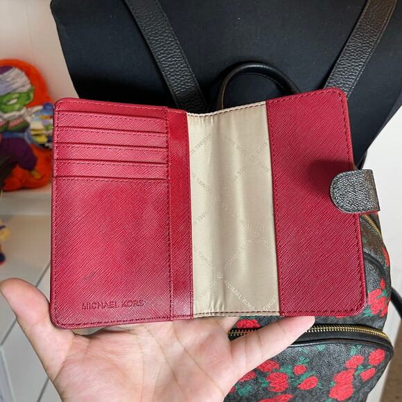 °｡⋆♡ Michael Kors Backpack & Passport Holder Set (HB-2) - Picture 10 of 14